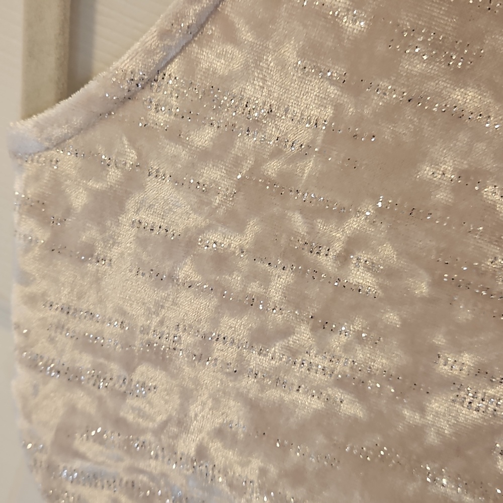 Vince Camuto Tan Crushed Velvet Oversized Top - Picture 10 of 10